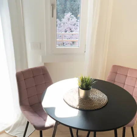 Bos1 - Station • New Chic • Apartment